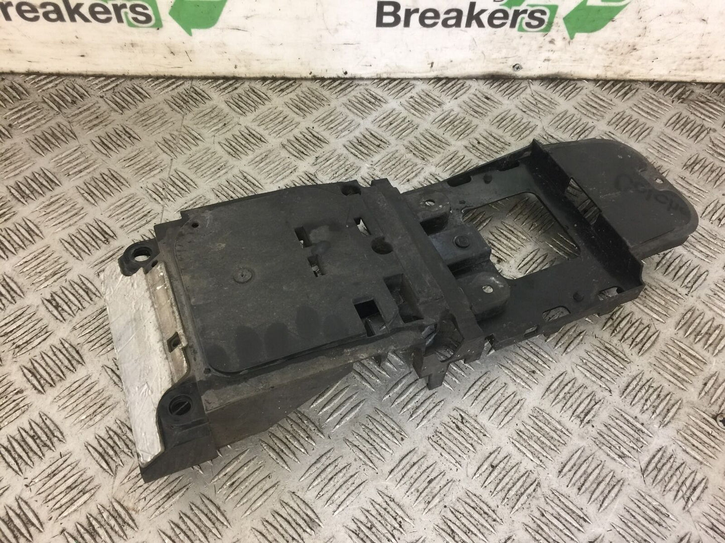 YAMAHA R6 2CO UNDERTRAY YEAR 2006 (STOCK 607)