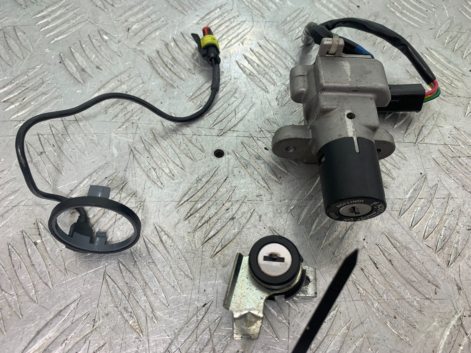 DUCATI 1198 S ECU LOCKS CLOCKS KEYS CODE   YEAR 2009-2011 (CMB1219)