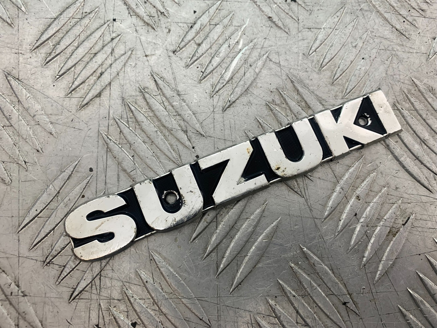 SUZUKI GP100 GP 100 PETROL TANK BAGDE    YEAR 1978-1988 (CMB1259)
