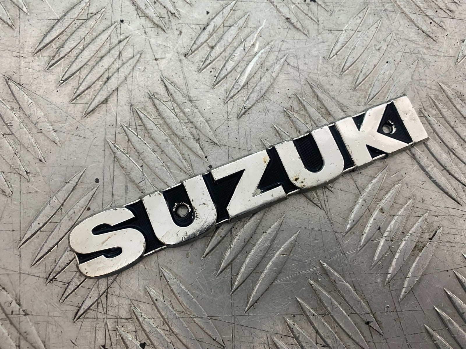 SUZUKI GP100 GP 100 PETROL TANK BAGDE    YEAR 1978-1988 (CMB1259)