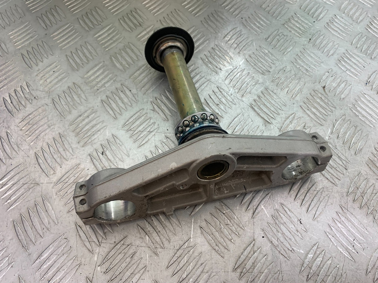TRIUMPH 1050 SPRINT ST BOTTOM YOKE   YEAR 2004-2007 (CMB1197)