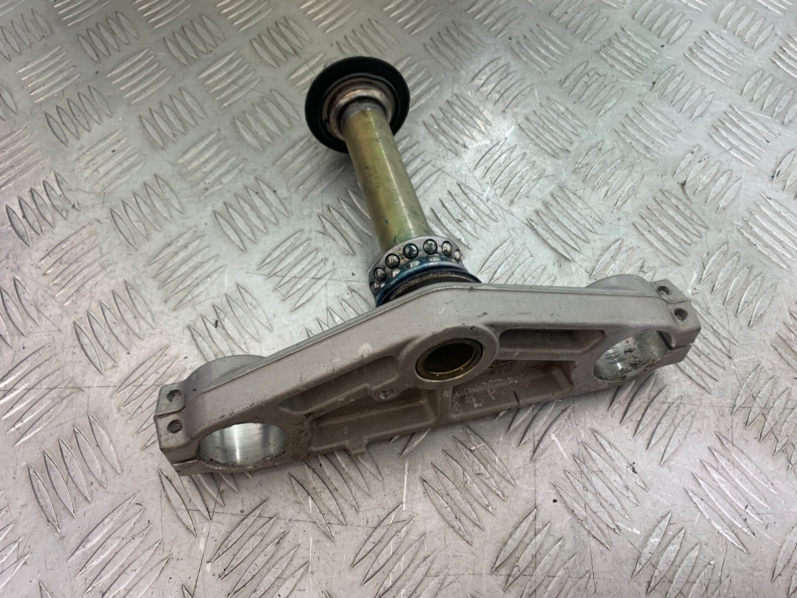TRIUMPH 1050 SPRINT ST BOTTOM YOKE   YEAR 2004-2007 (CMB1197)
