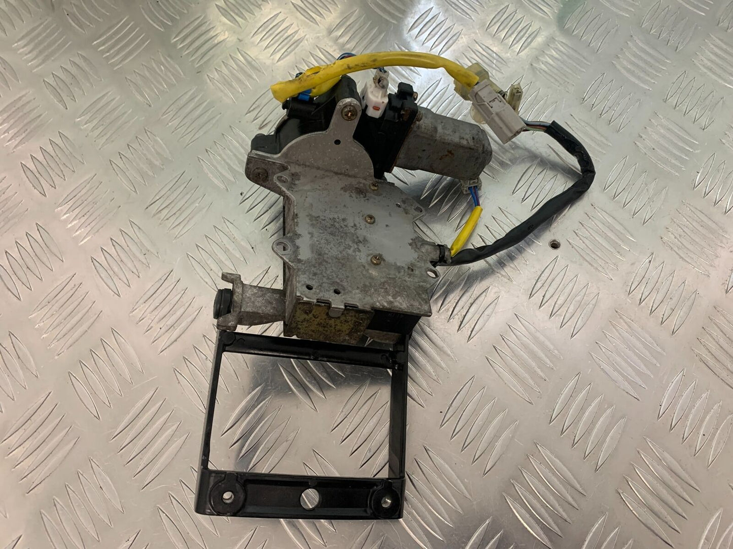 YAMAHA FJR1300 FJR 1300 SCREEN MOTOR  YEAR 2001-05 (STOCK 946)