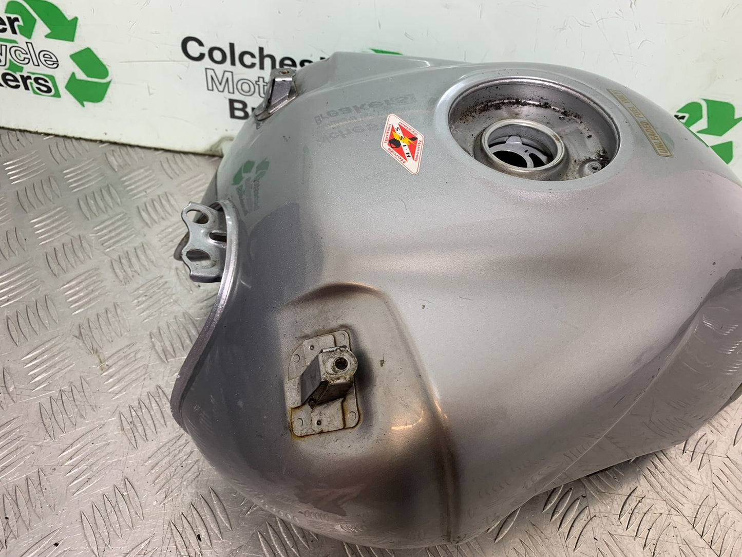 HONDA CBF600 CBF 600 PETROL TANK   YEAR 2004 -07 (CMB1247)