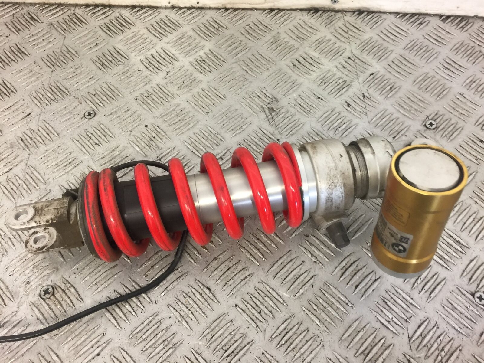 BMW S1000 RR REAR SHOCK  YEAR 2015 STOCK (476)