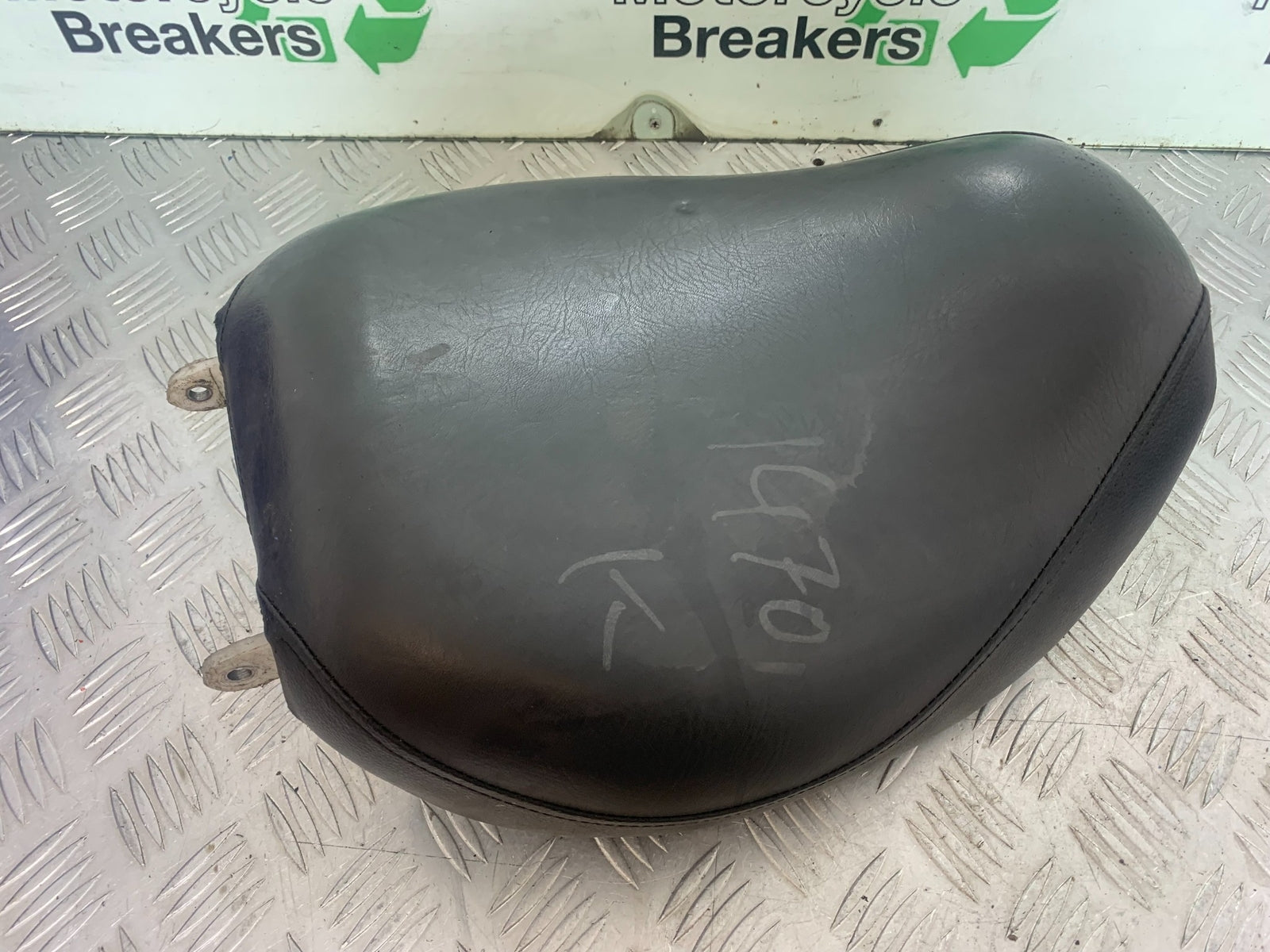 YAMAHA XV535 XV 535 VIRAGO FRONT SEAT YEAR 1994-02 (CMB1162)