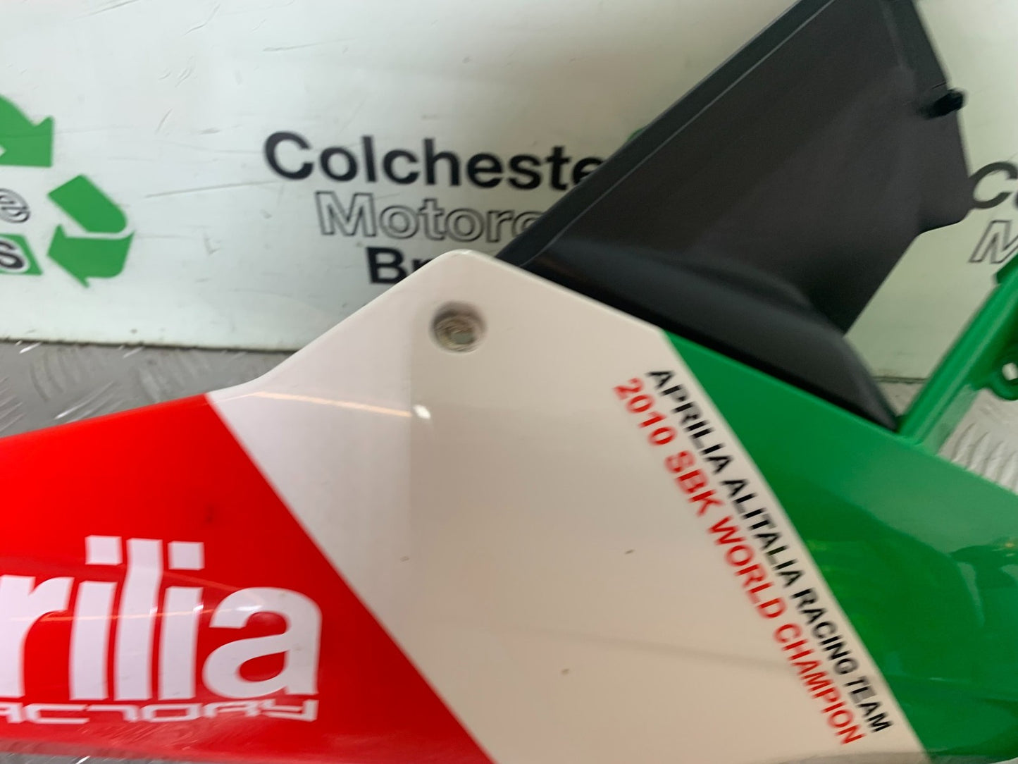 APRILIA RSV4 FACTORY RIGHT LOWER FAIRING PANEL  YEAR 2009-2012 (CMB1224)