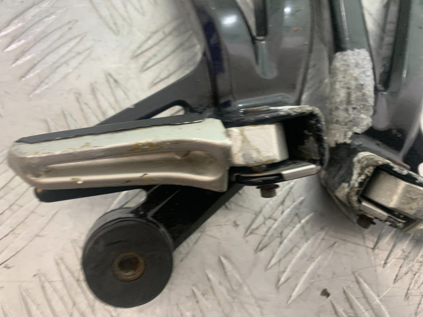 SUZUKI GSX750 INAZUMA REAR HANGERS AND PEGS   YEAR 1998-2003 (CMB1308)