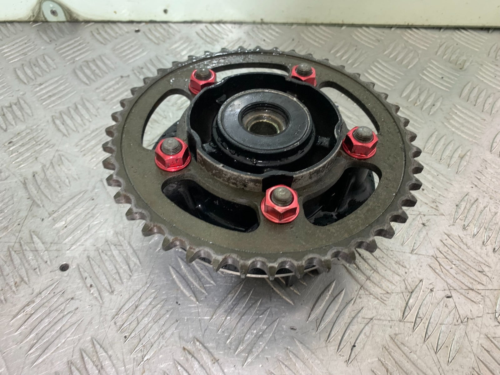 HONDA CBR1100 BLACKBIRD SPROCKET CARRIER   YEAR 1999-2005 (CMB1232)