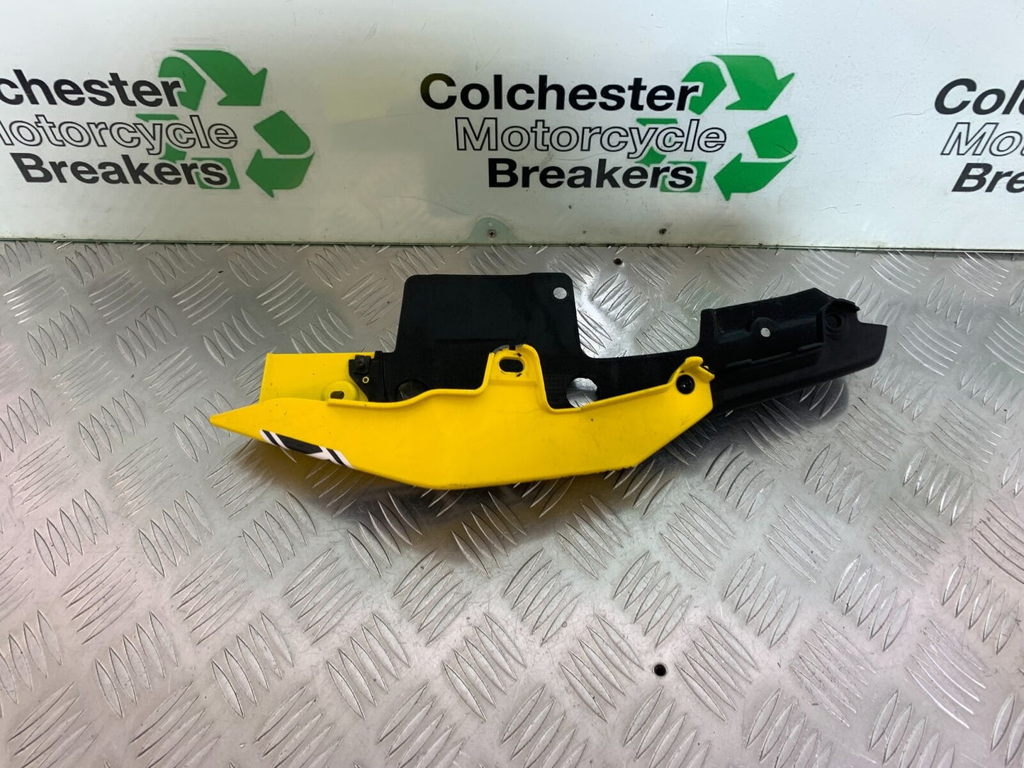 YAMAHA MT09 MT-09 LEFT PANEL YEAR 2013-2016  (STOCK 997)