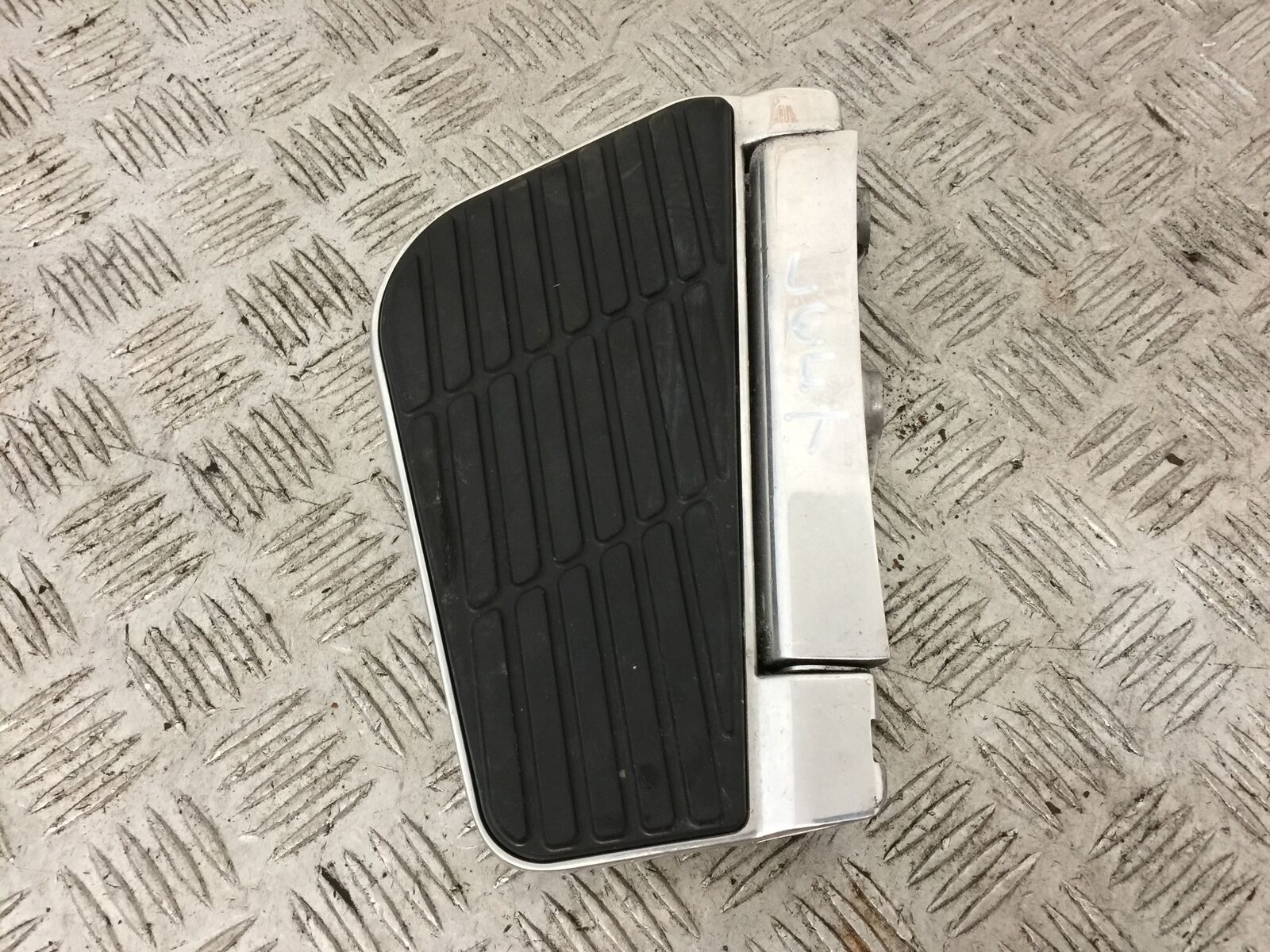 HONDA GL1800 GL 1800 LEFT FOOTBOARD  YEAR 2004-10 ABS (STOCK 890)