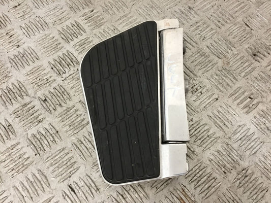 HONDA GL1800 GL 1800 LEFT FOOTBOARD  YEAR 2004-10 ABS (STOCK 890)