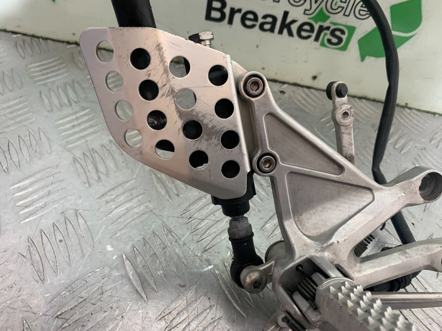 HONDA CBR1000 rr FIREBLADE FRONT RIGHT HANGER   YEAR 2006 (CMB1220)