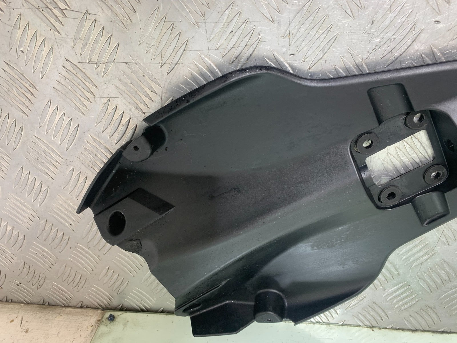 DUCATI 1198 S UNDERTRAY  YEAR 2009-2011 (CMB1219)
