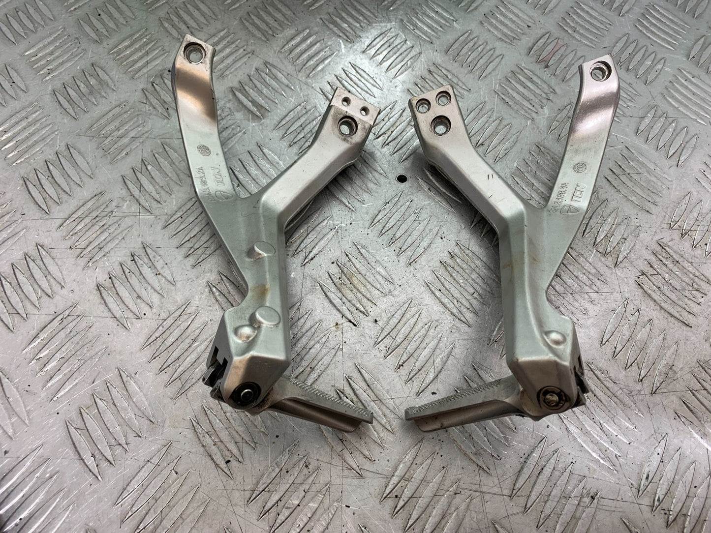 DUCATI 1299 PANIGALE REAR HANGERS AND PEGS   YEAR 2016 (CMB 1187)