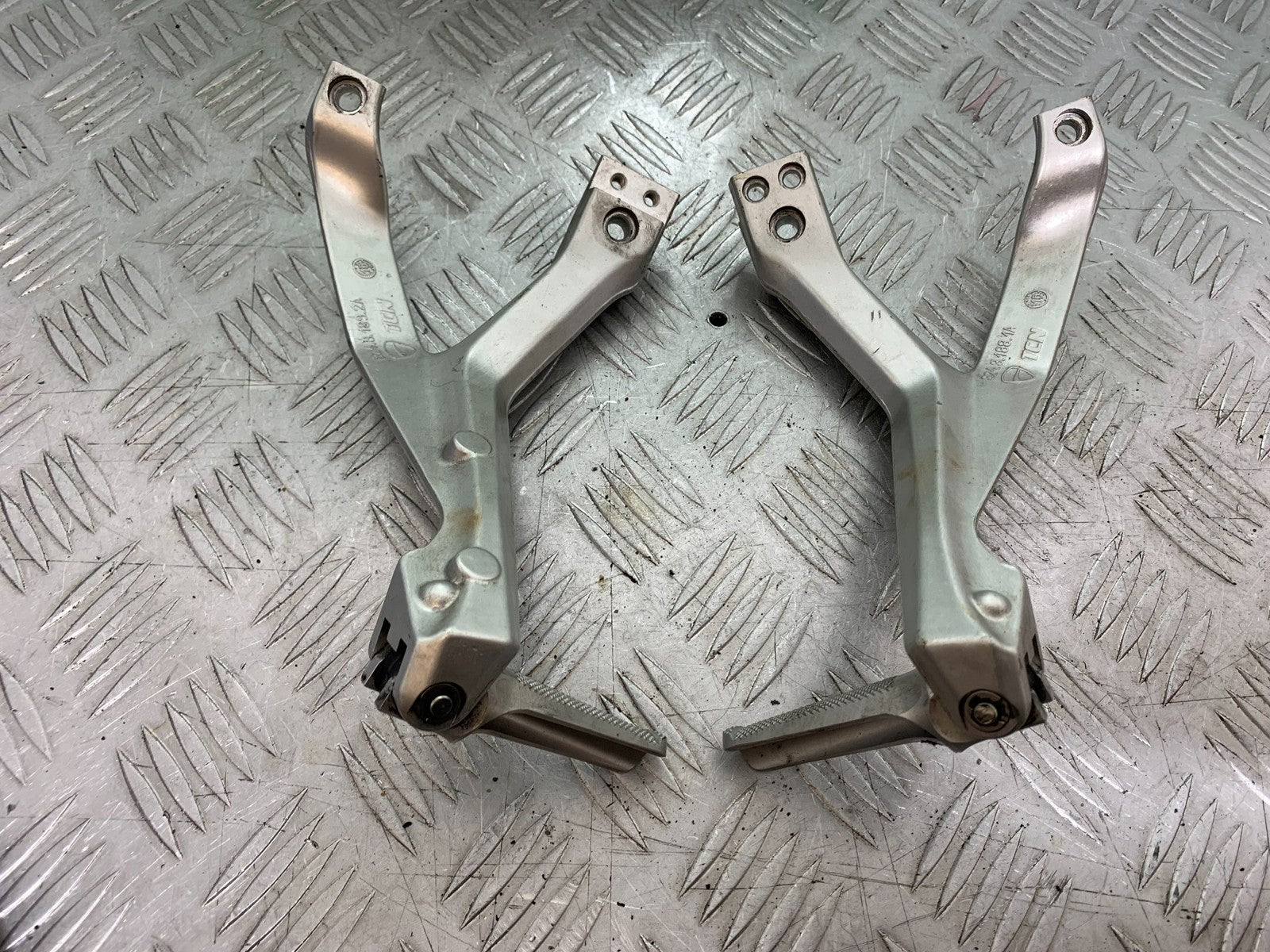 DUCATI 1299 PANIGALE REAR HANGERS AND PEGS   YEAR 2016 (CMB 1187)