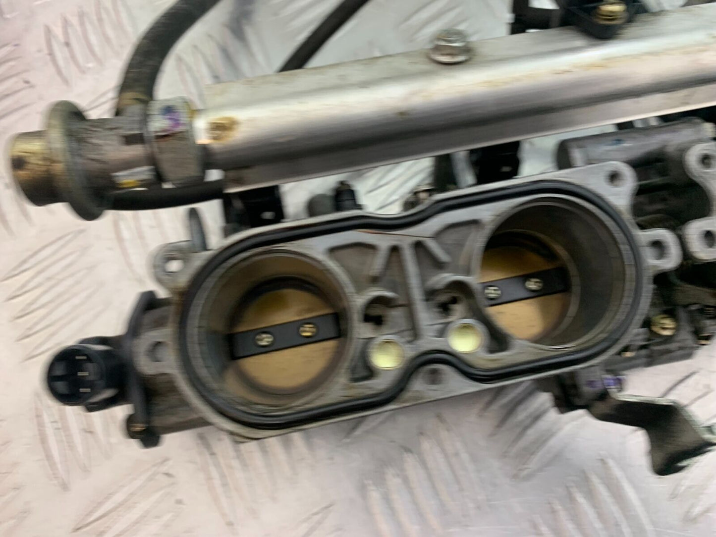 HONDA CBR1100 BLACKBIRD THROTTLE BODIES   YEAR 1999-2005 (CMB1103)
