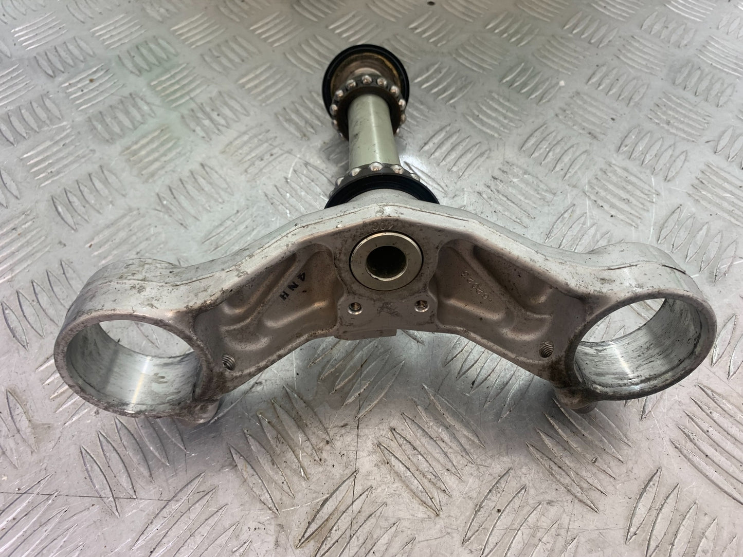 YAMAHA YZF R1 BOTTOM YOKE   YEAR 2004-2006 (CMB1155)