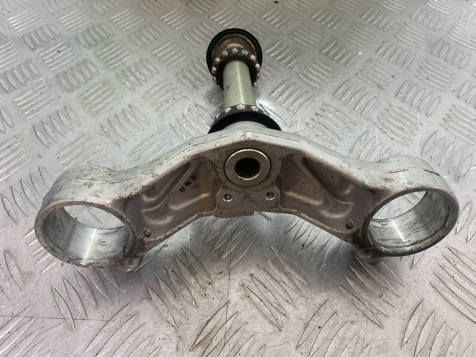 YAMAHA YZF R1 BOTTOM YOKE   YEAR 2004-2006 (CMB1155)