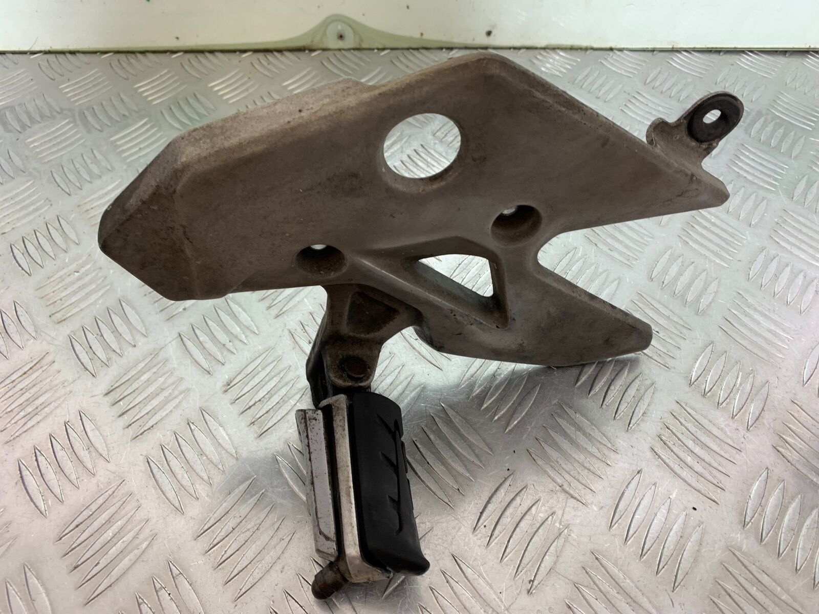 HONDA CBR500R CBR 500 R FRONT LEFT HANGER  YEAR 2012-16 (CMB1048)