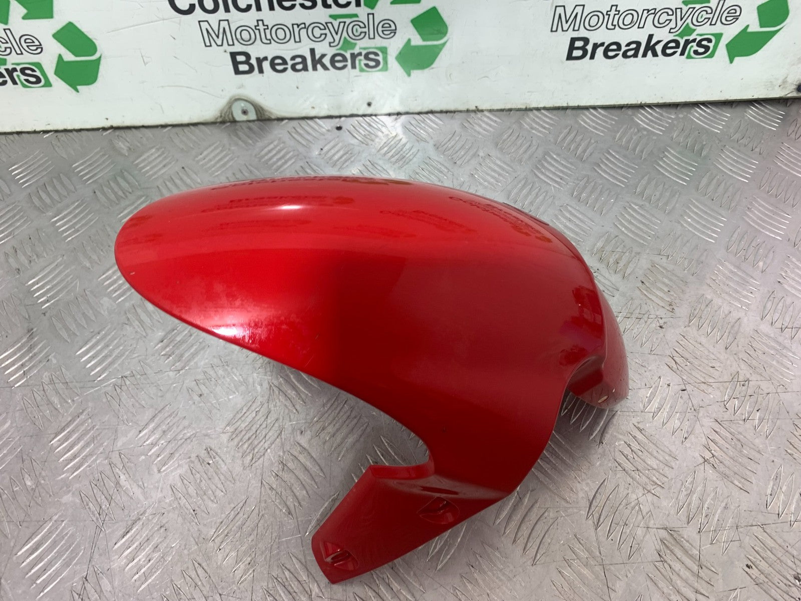 TRIUMPH 675 STREET TRIPLE R FRONT MUDGUARD (DAMAGED) YEAR 2013 - 2016 (CMB1221)