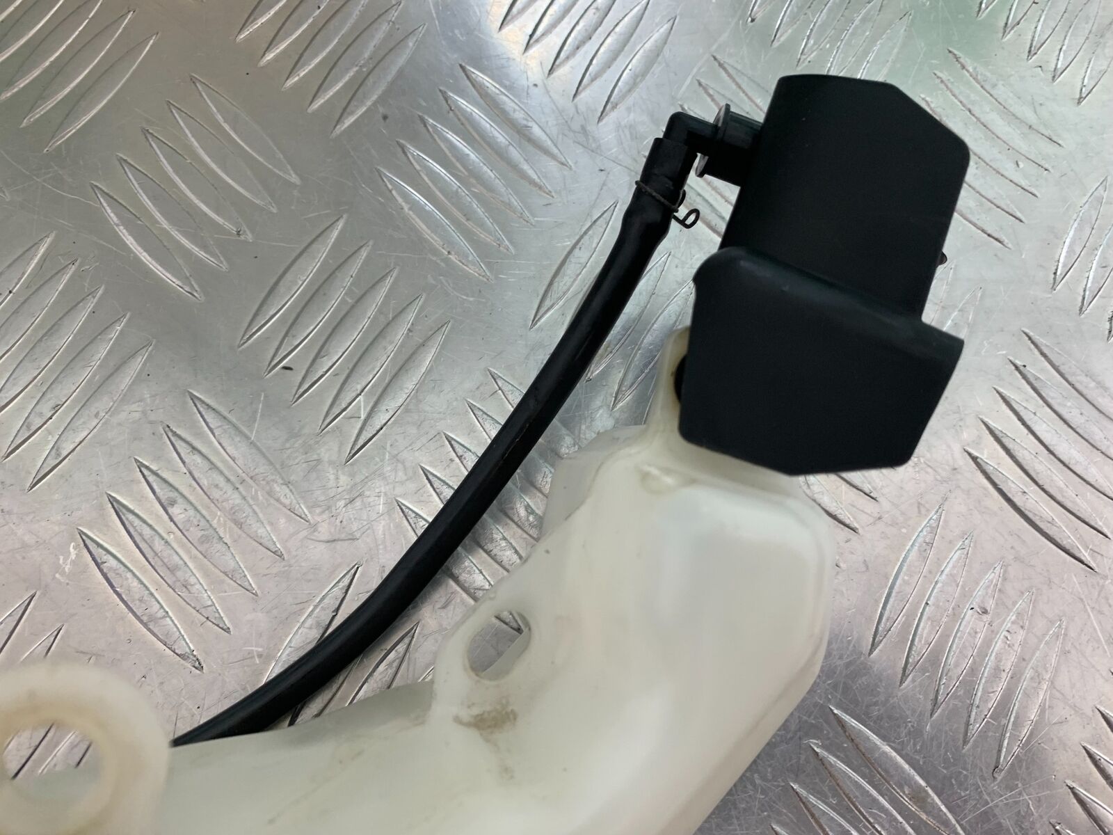 YAMAHA MT09 MT-09 COOLANT BOTTLE  YEAR 2013-2016  (STOCK 997)