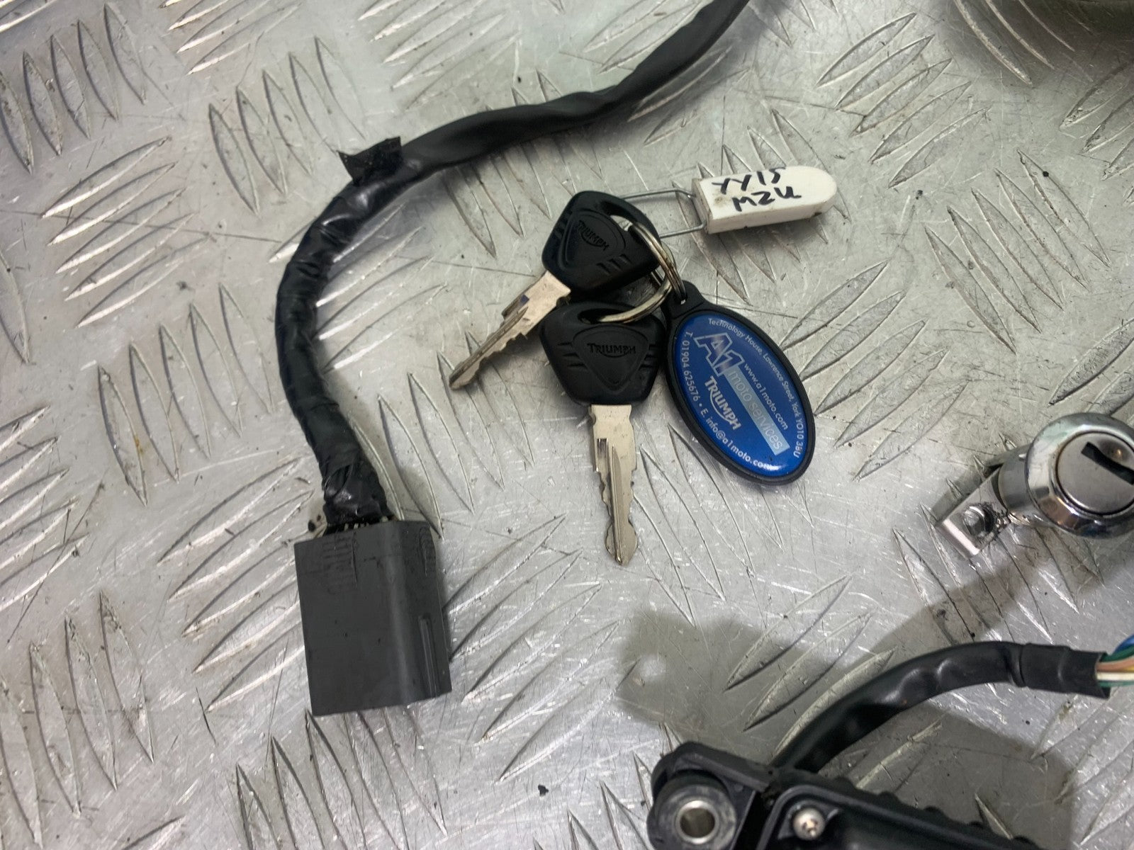 TRIUMPH 675 STREET TRIPLE ECU LOCKS KEYS  2013-2016 (CMB1186)