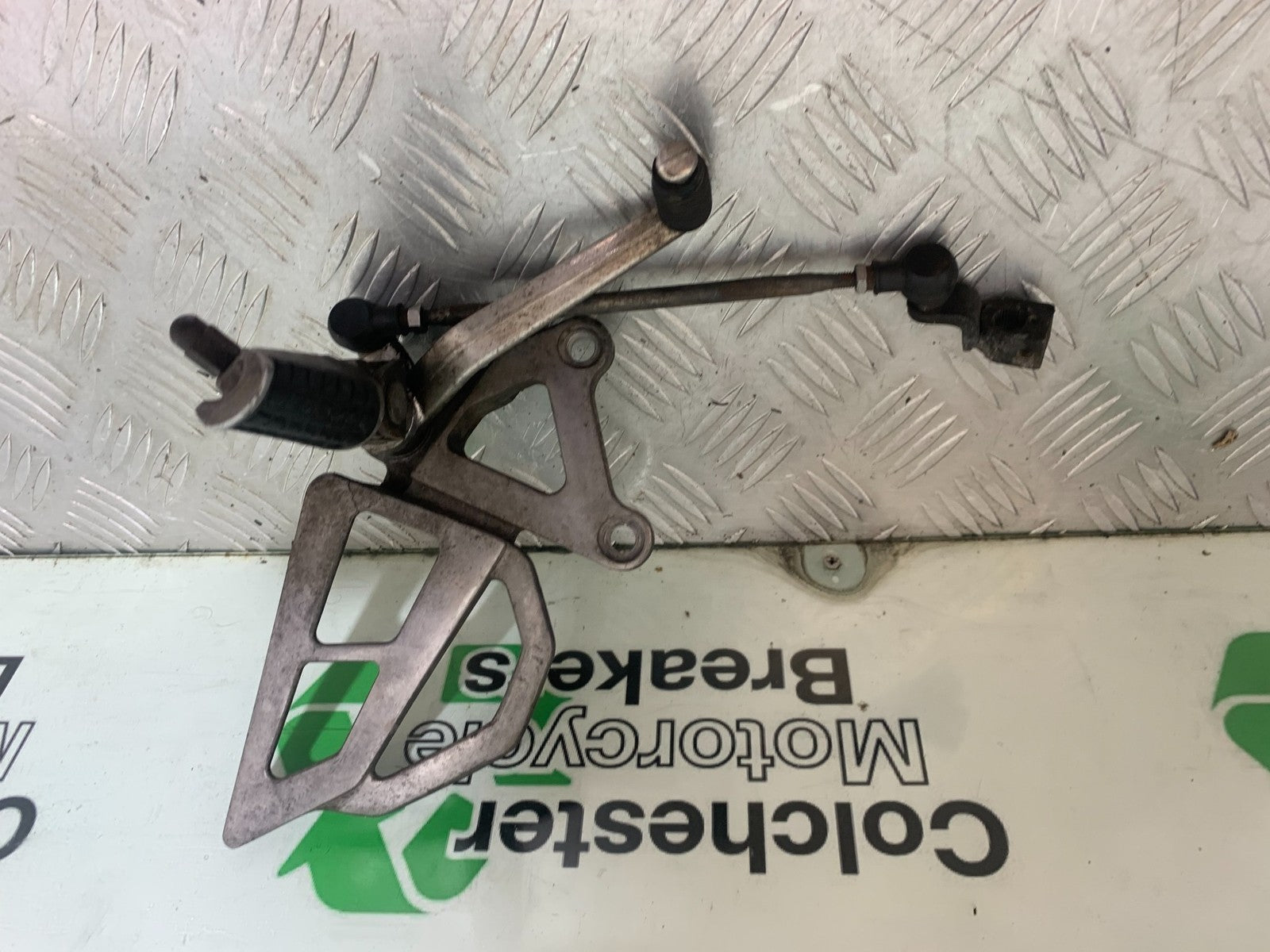 KAWASAKI ZX6R ZX6 F FRONT LEFT HANGER  YEAR 1995-1997 (CMB1169)