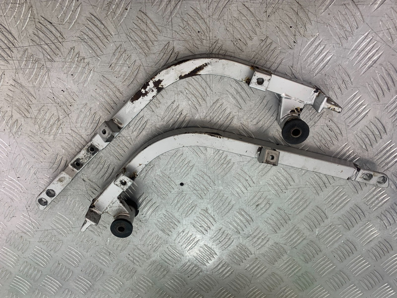 KAWASAKI GPZ600 GPZ 600 FRAME RAILS  YEAR 1988-90 (CMB1258)