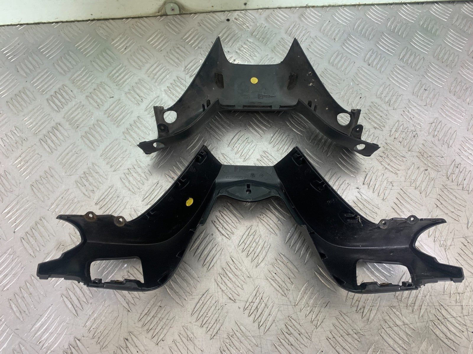 PIAGGIO MP3 250 ie HANDLEBAR COVERS   YEAR 2007 (CMB1307)