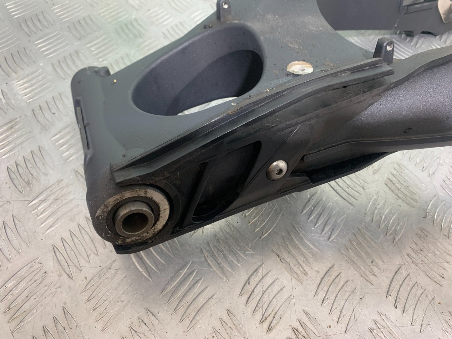 TRIUMPH 675 STREET TRIPLE SWINGARM 2013-2016 (CMB1186)