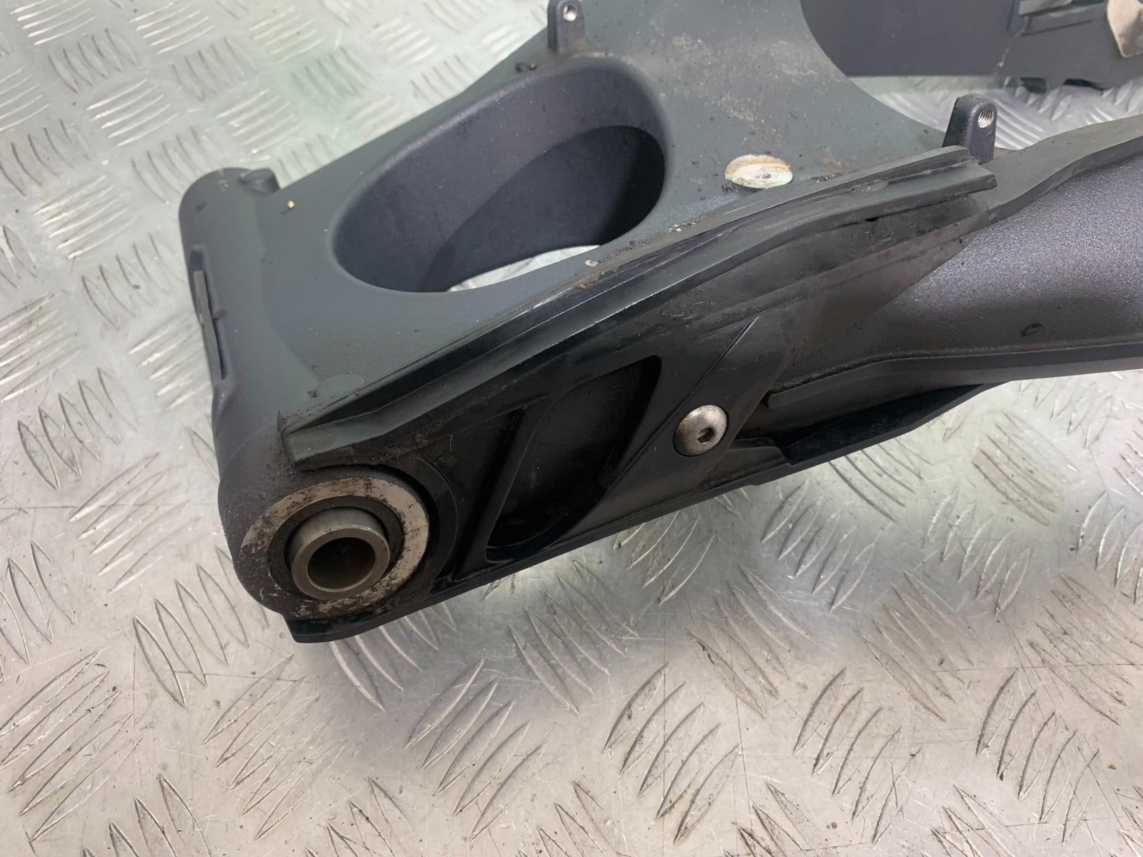 TRIUMPH 675 STREET TRIPLE SWINGARM 2013-2016 (CMB1186)