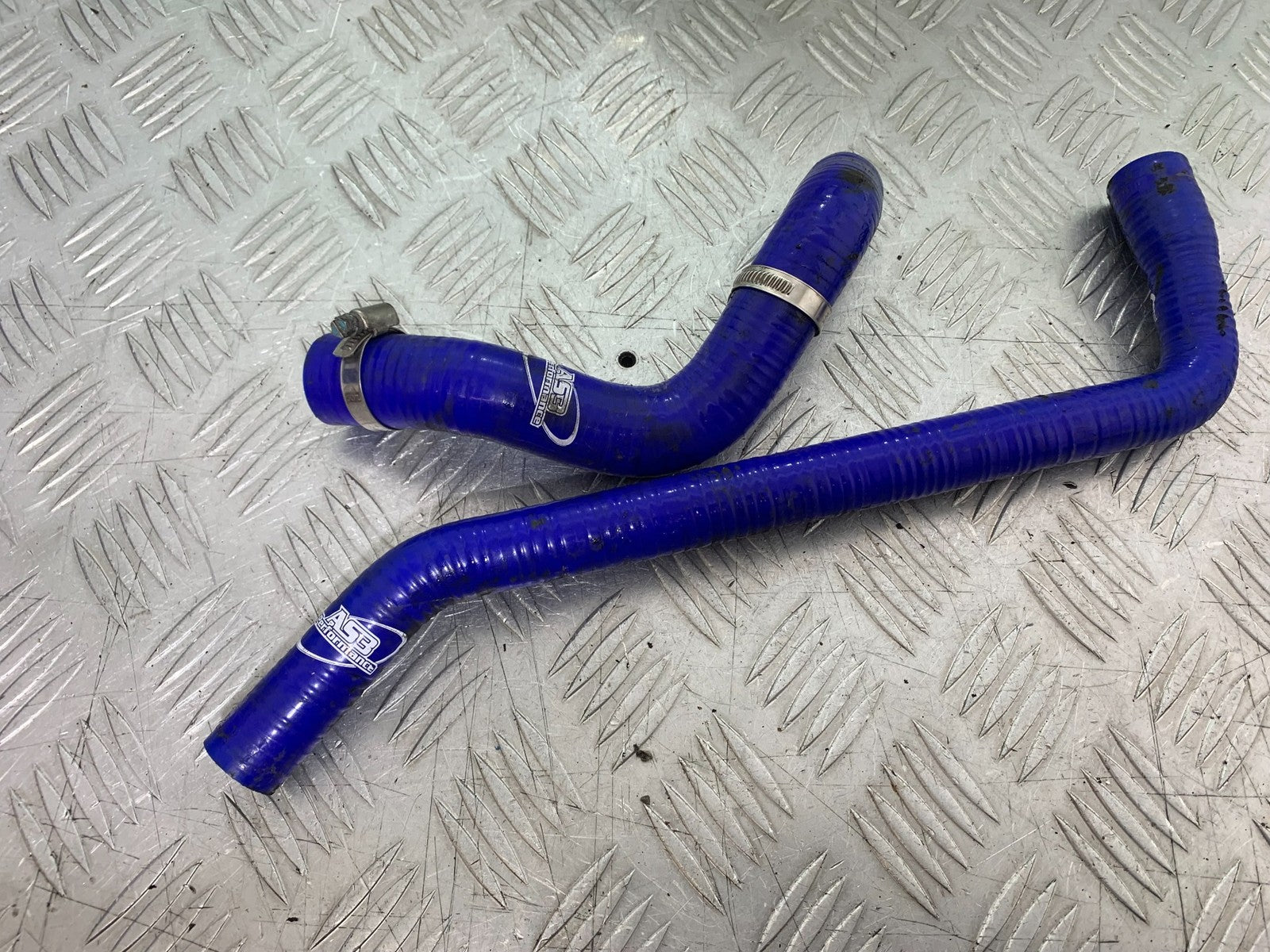TRIUMPH 955i DAYTONA RADIATOR HOSES  YEAR 2002-2006 (CMB1229)