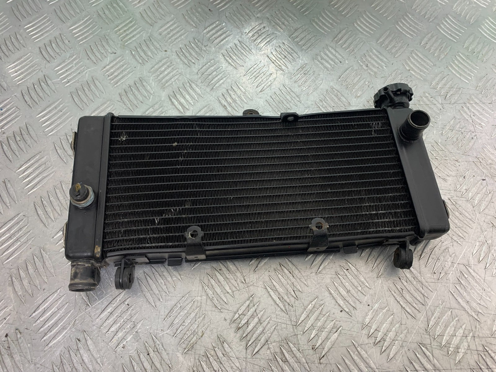 HONDA CB600 CB 600 HORNET RADIATOR   YEAR 1998-2002 (CMB1297)