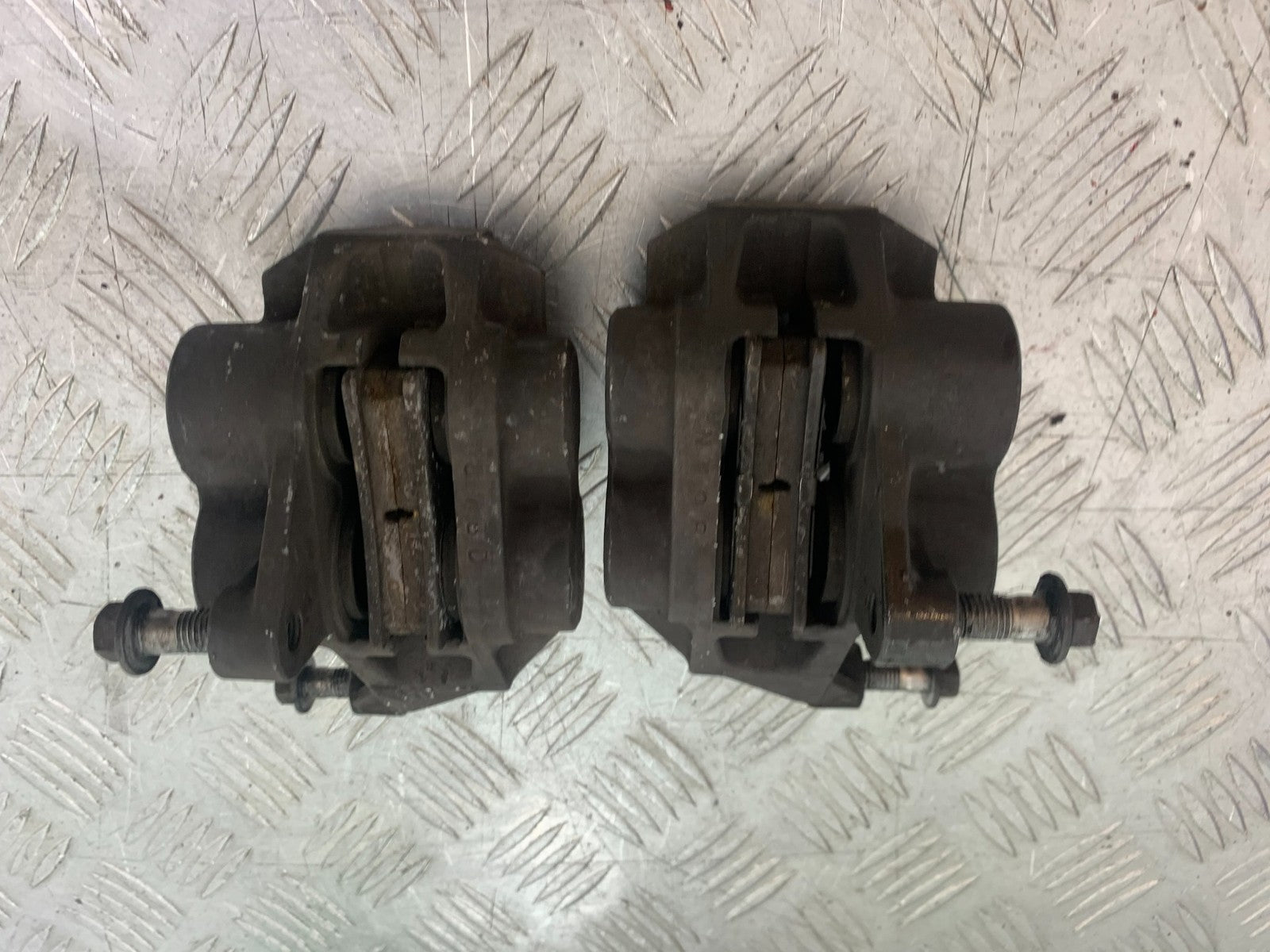 YAMAHA YZF1000 THUNDERACE FRONT BRAKE CALIPERS YEAR 1997-2000 (CMB1204)