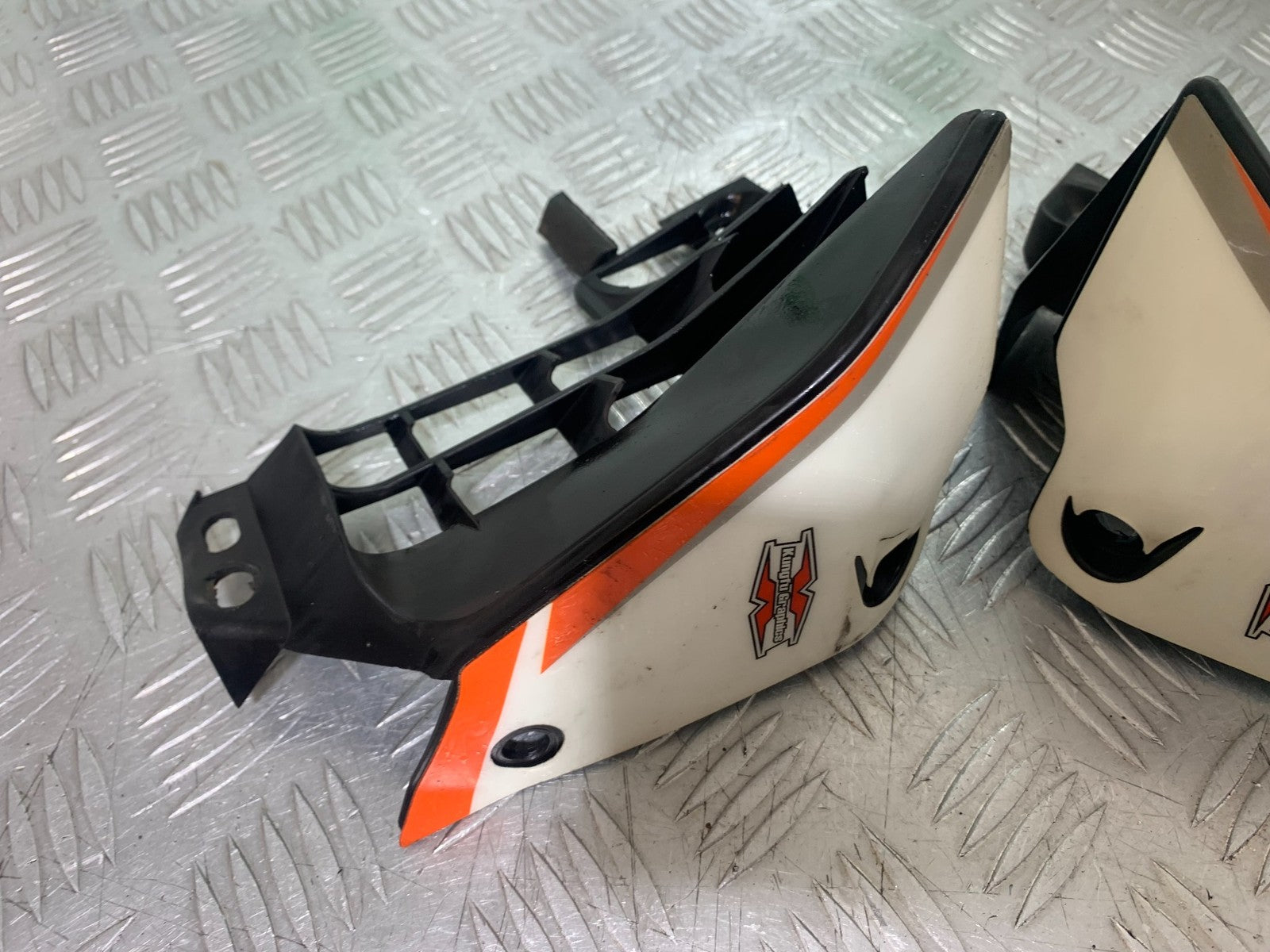 KTM DUKE 125 LEFT AND RIGHT RADIATOR COVERS   YEAR 2017-2022 (CMB1222)