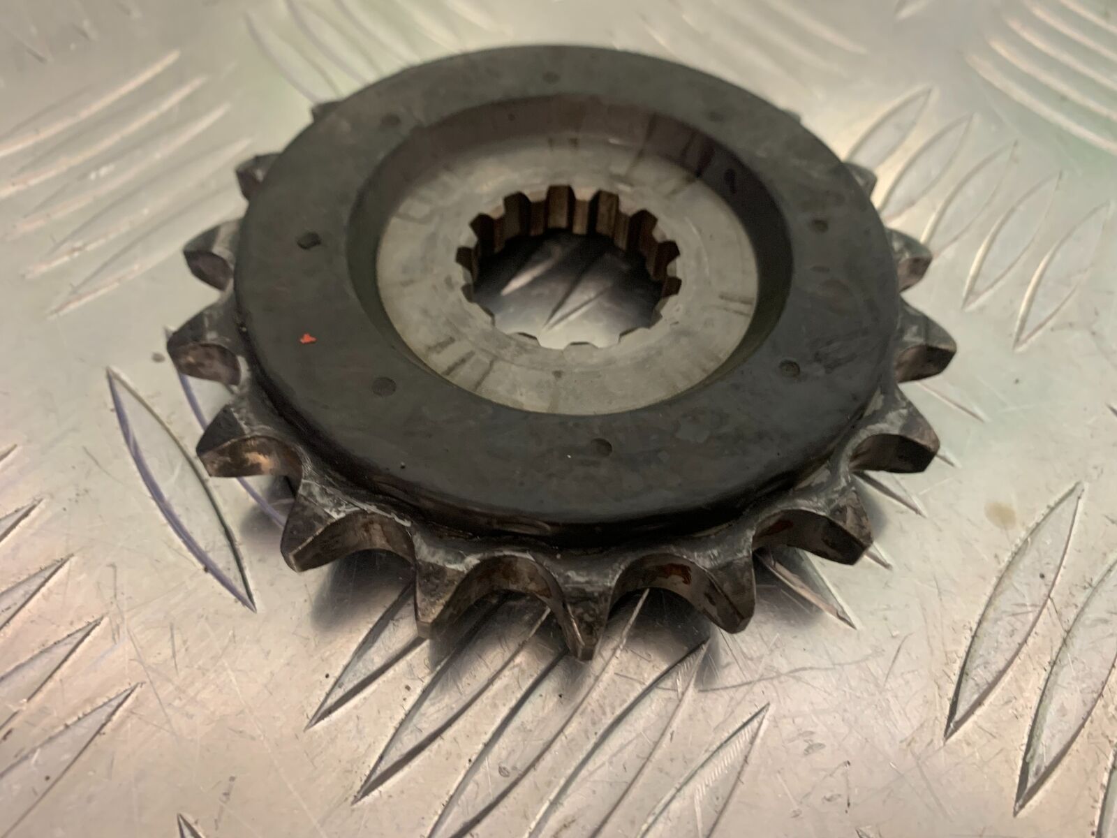 TRIUMPH 1050 SPRINT FRONT SPROCKET YEAR 2004-2007 (STOCK 956)