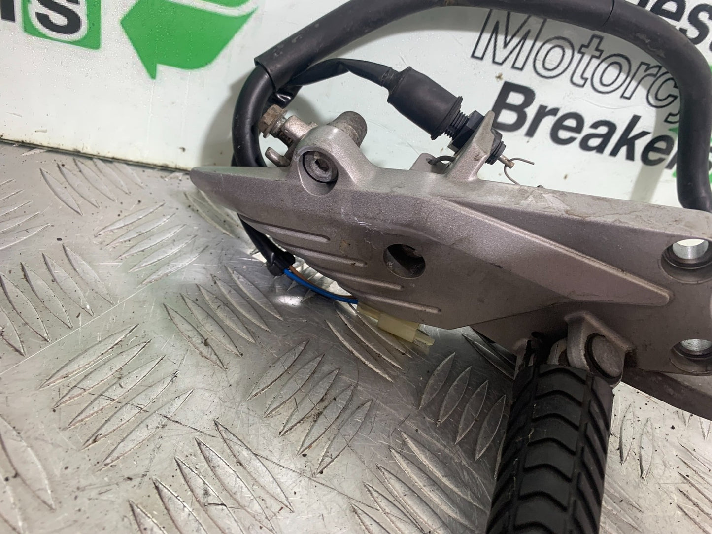 KAWASAKI GTR1400 GTR 1400 FRONT RIGHT HANGER  YEAR 2007-2009 (CMB1174)