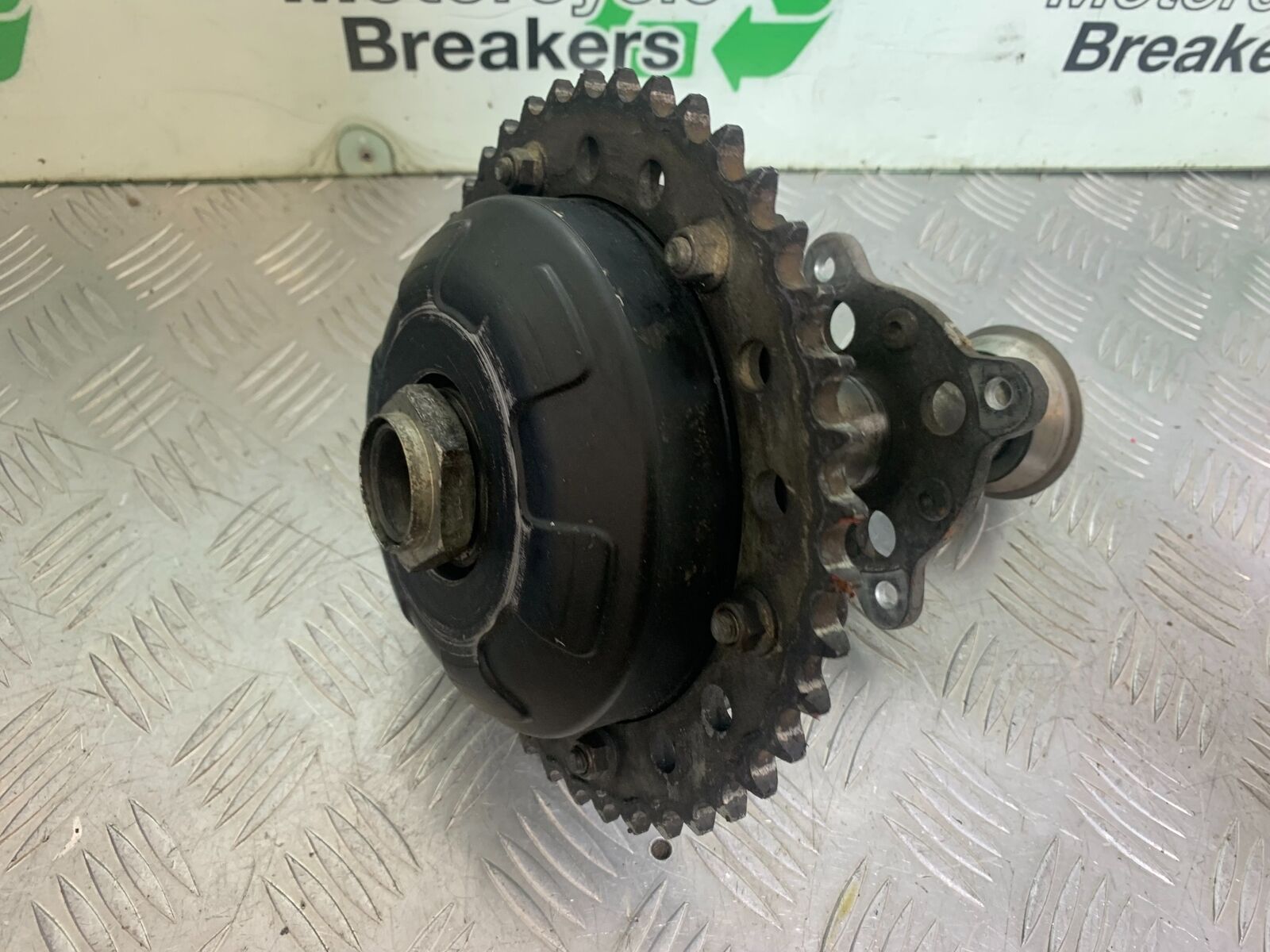 TRIUMPH 955i SPRINT ST REAR BRAKE HUB  YEAR 1999-2004 (CMB1124)