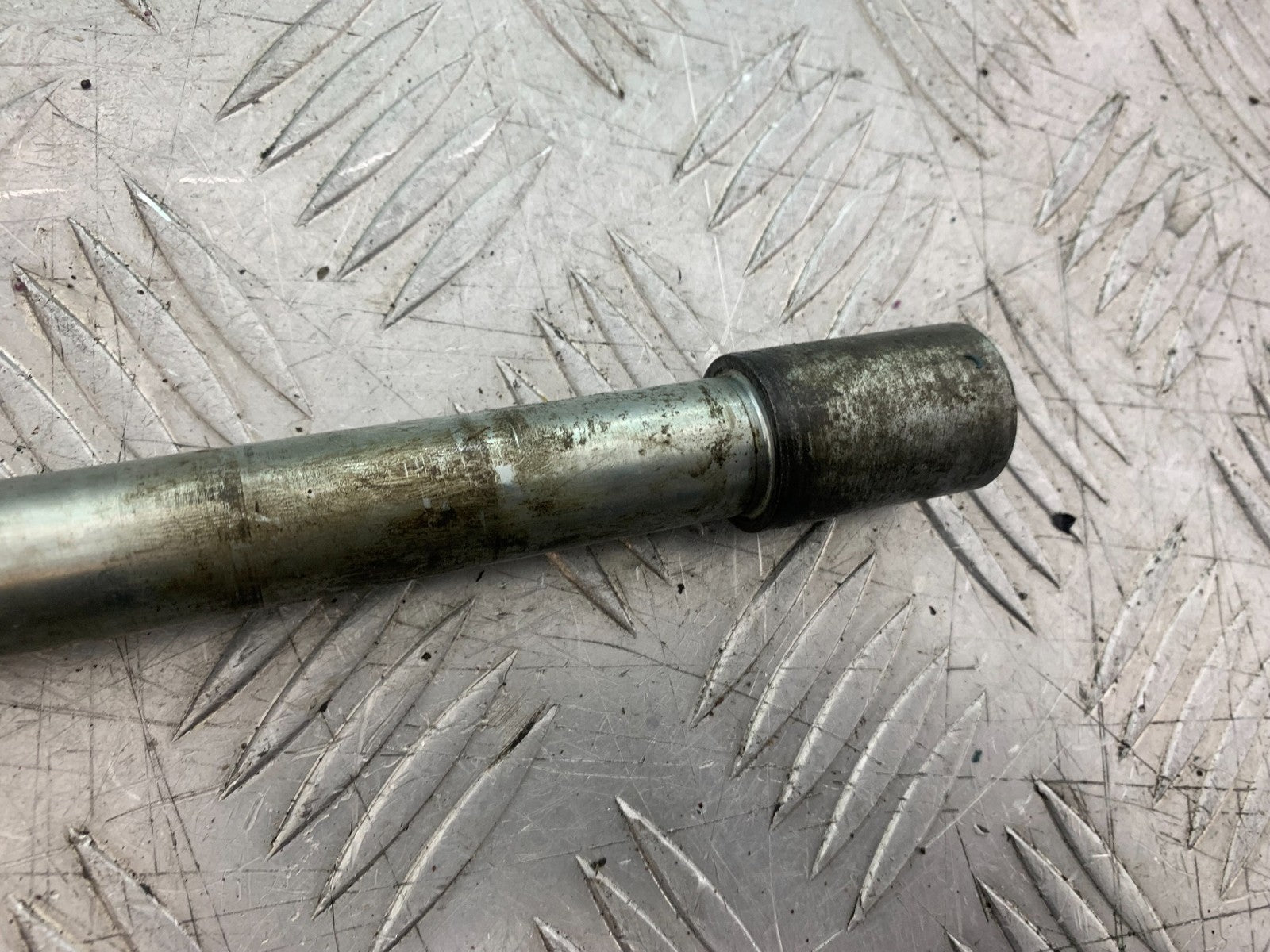 HONDA VT750 SHADOW REAR WHEEL SPINDLE   YEAR 2003-2004 (CMB1265)