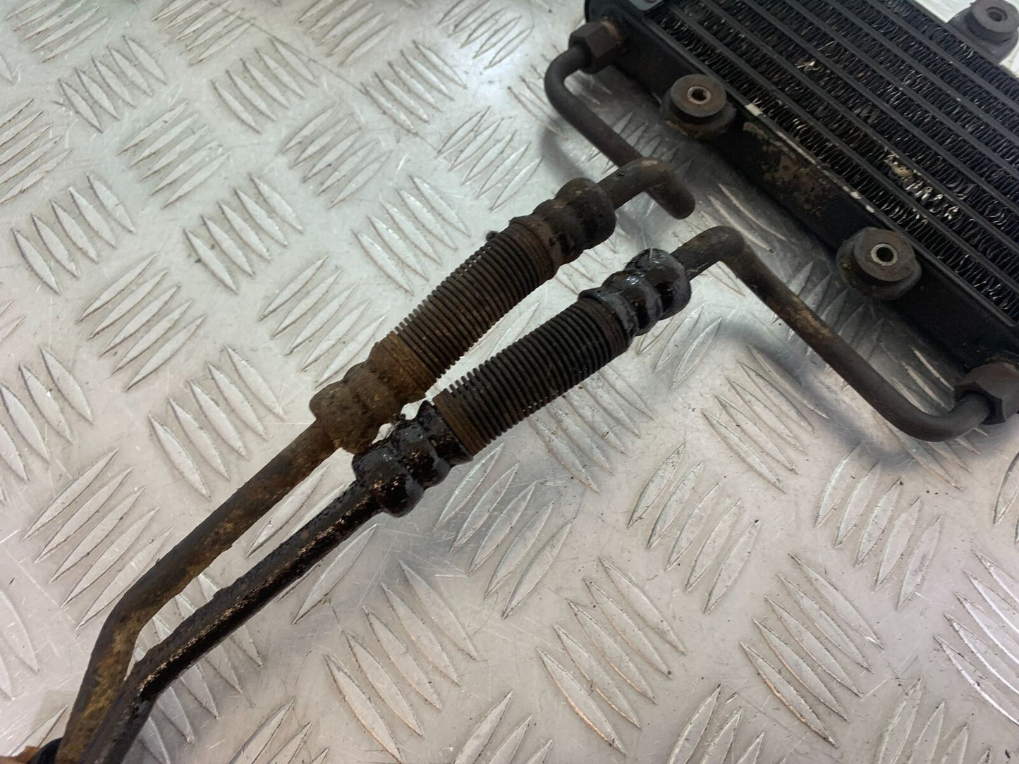 KAWASAKI Z750 ZR750 ZR-7S OIL COOLER AND LINES   YEAR 1999-05 (CMB1135)