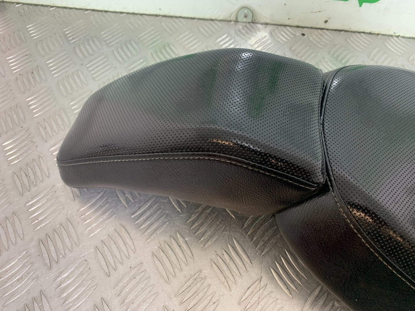 HARLEY DAVIDSON FXS BLACKLINE 1585 SEAT YEAR 2012 (CMB1147)