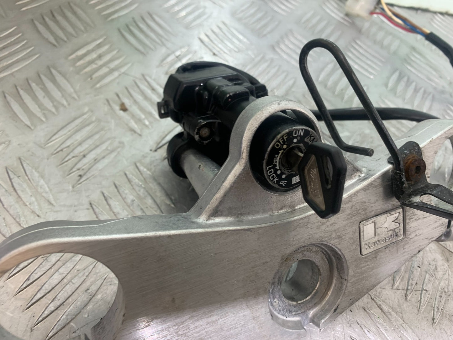 KAWASAKI ZX9R ZX9 E1 LOCKS AND KEYS   YEAR 2000-01 (CMB1171)