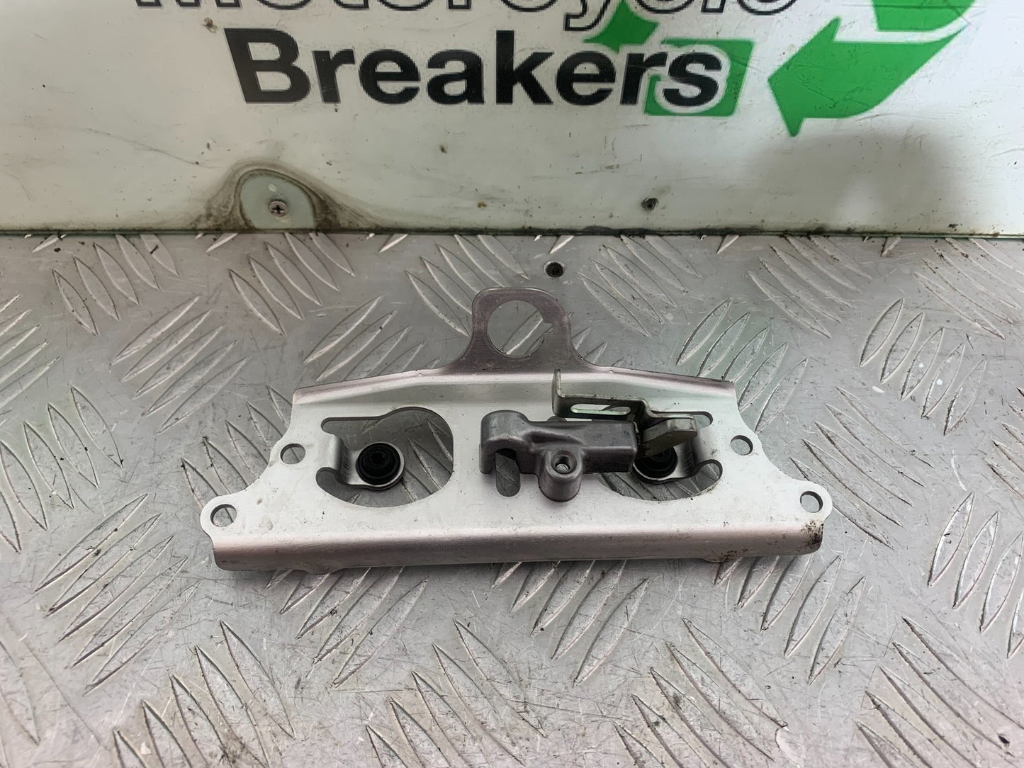 HONDA CBR1000 RR CBR 1000RR FIREBLADE SEAT CATCH 2008-2011 (CMB1179)