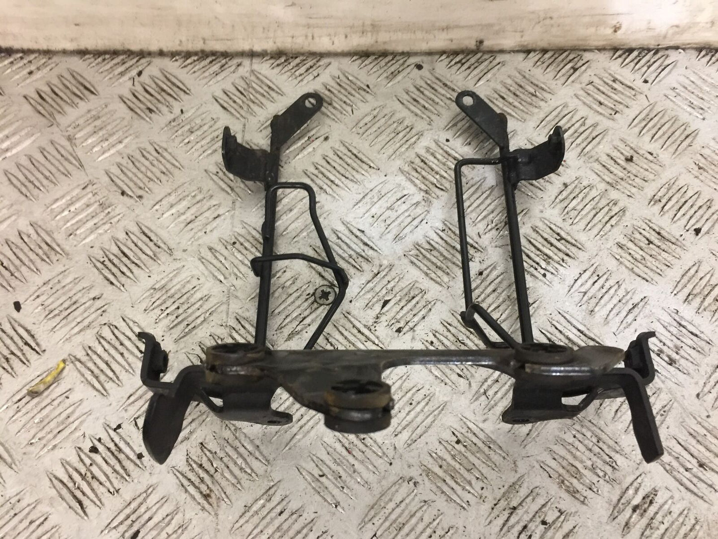 YAMAHA FZ1-N SPEEDO BRACKET  YEAR 2006-2012  (STOCK 787)