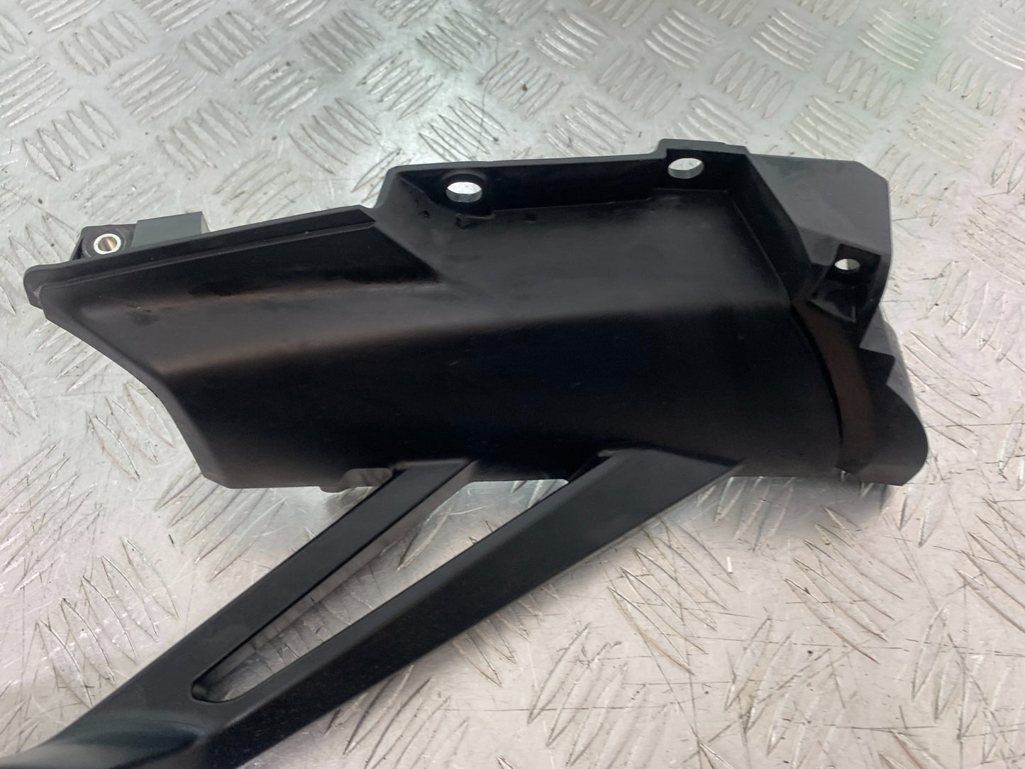 HONDA CBR1000 rr FIREBLADE RIGHT REAR INDICATOR MOUNT  2008-2011 (CMB1253)
