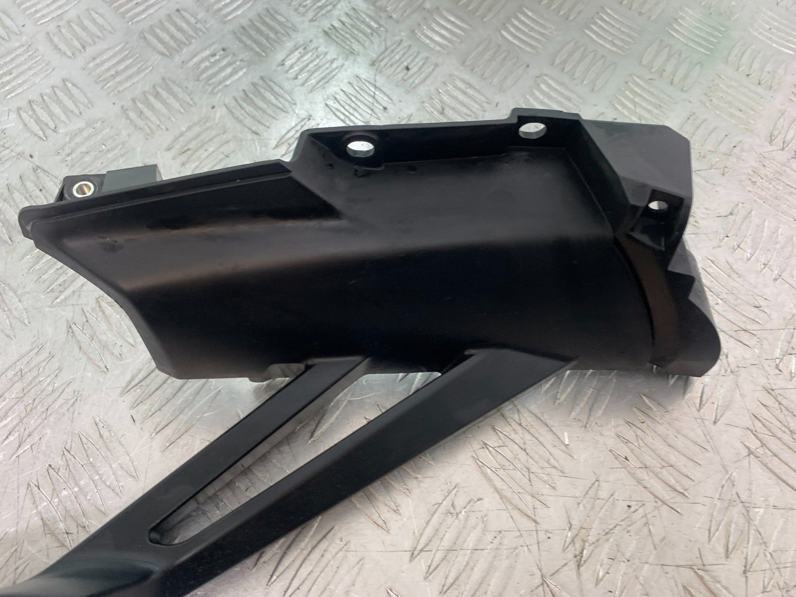 HONDA CBR1000 rr FIREBLADE RIGHT REAR INDICATOR MOUNT  2008-2011 (CMB1253)