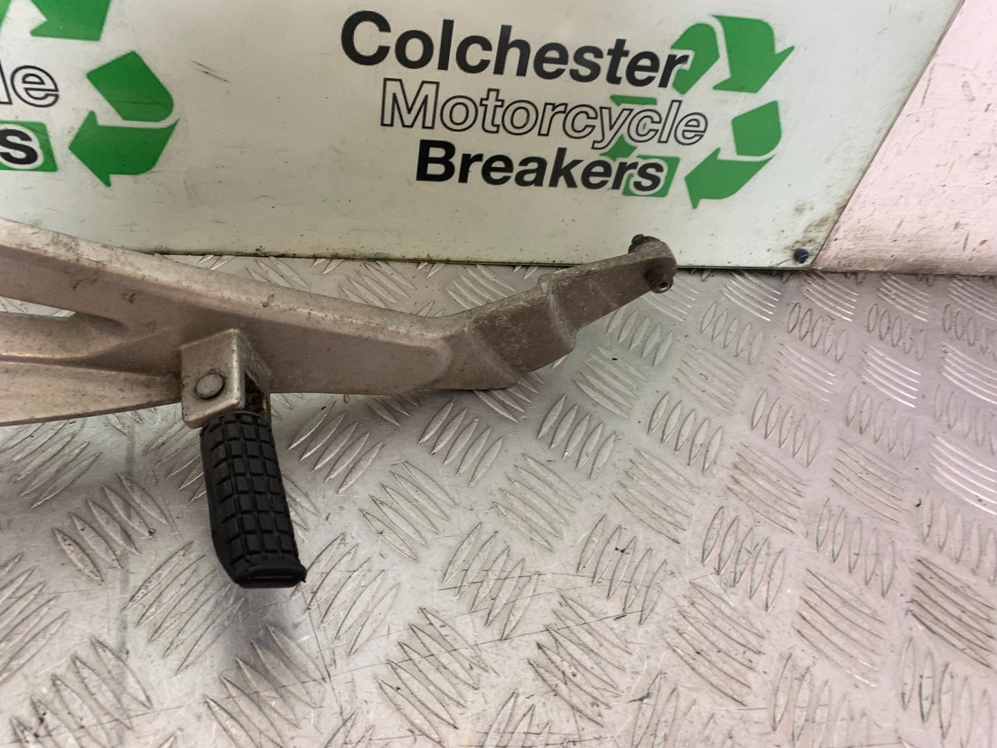 HONDA NT650 V DEAUVILLE LEFT HANGER AND PEGS  YEAR 1998-01(CMB1320)