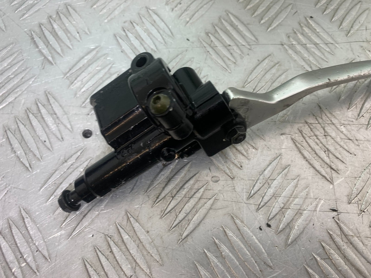 PIAGGIO VESPA GTS 125 FRONT MASTER CYLINDER YEAR 2009-14  (CMB1261)