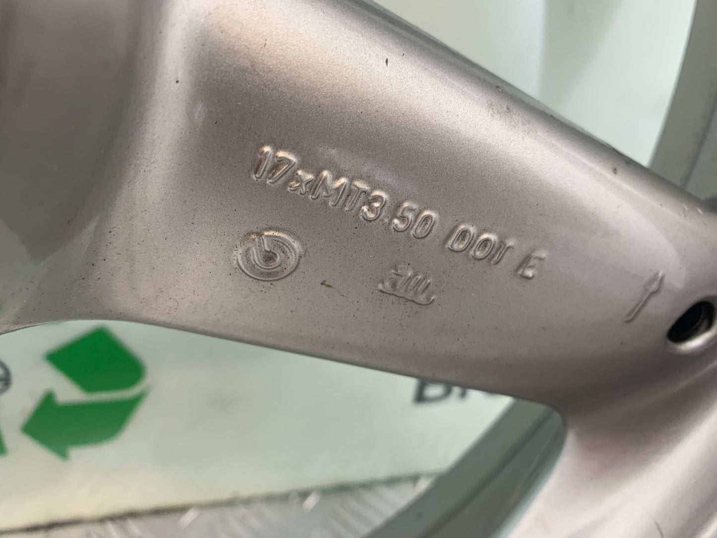 TRIUMPH 955i SPRINT ST FRONT WHEEL (TYRE IS GGOD) 1999-2004 (CMB1176)